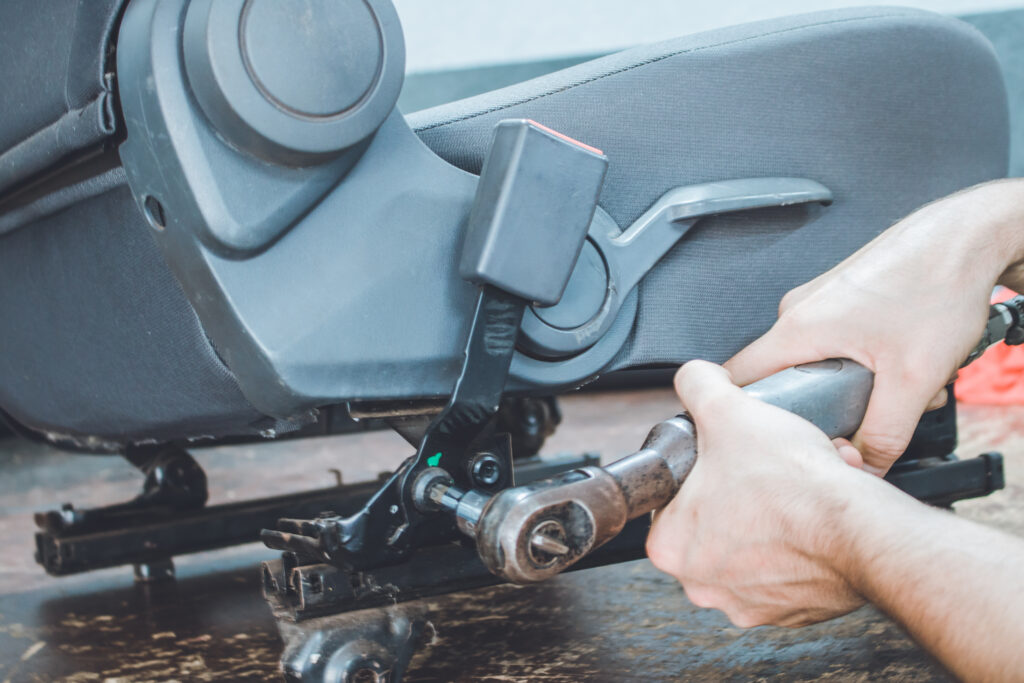 Detalhe de costura em tapeçaria automotiva feita pela Criacar